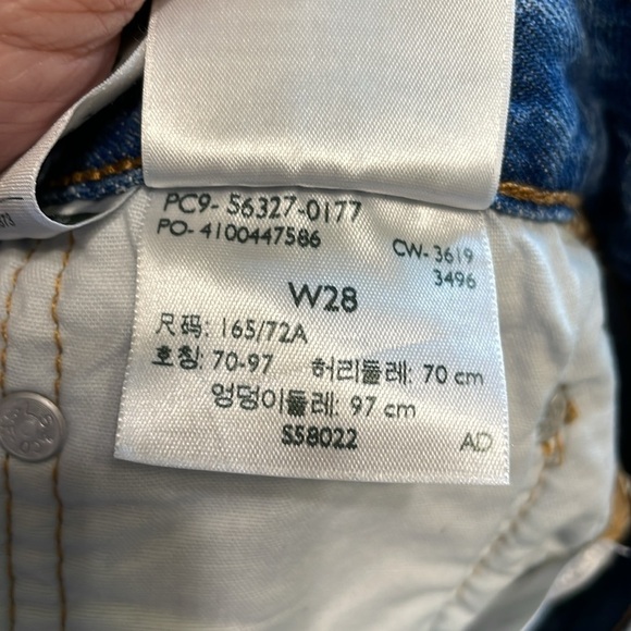 Levi's 501 NWOT Button Up Medium Wash Fringe High Rise Denim Shorts Size 28 - Picture 6 of 7